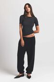תמונת כל הלוק של T-SHIRT